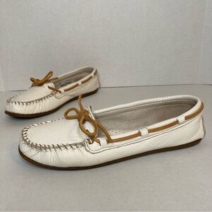 Minnetonka White Leather Moccasins‎ women’s size 7